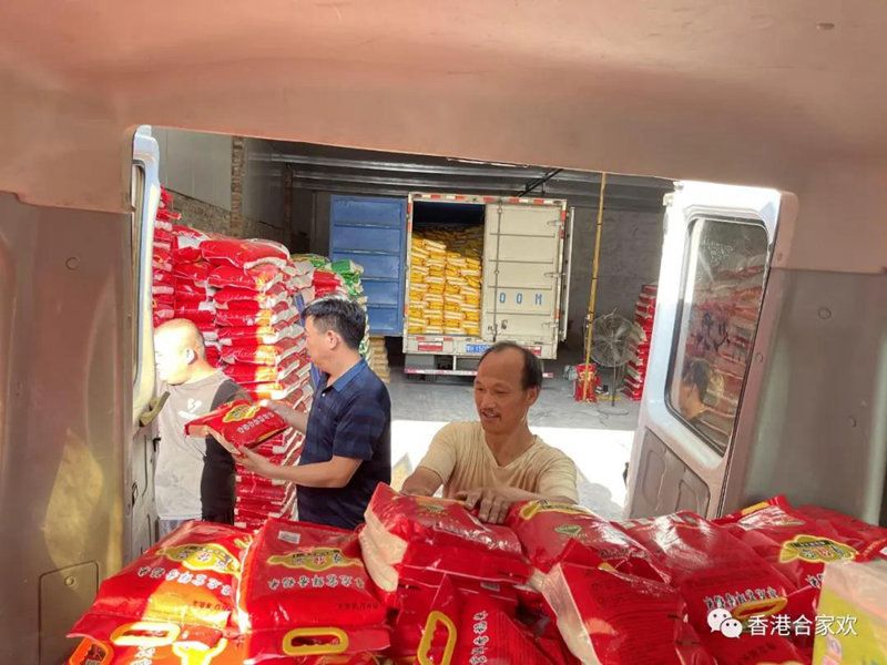 風(fēng)雨同舟，助力抗洪救災(zāi)！不忘初心，共建軍民情深